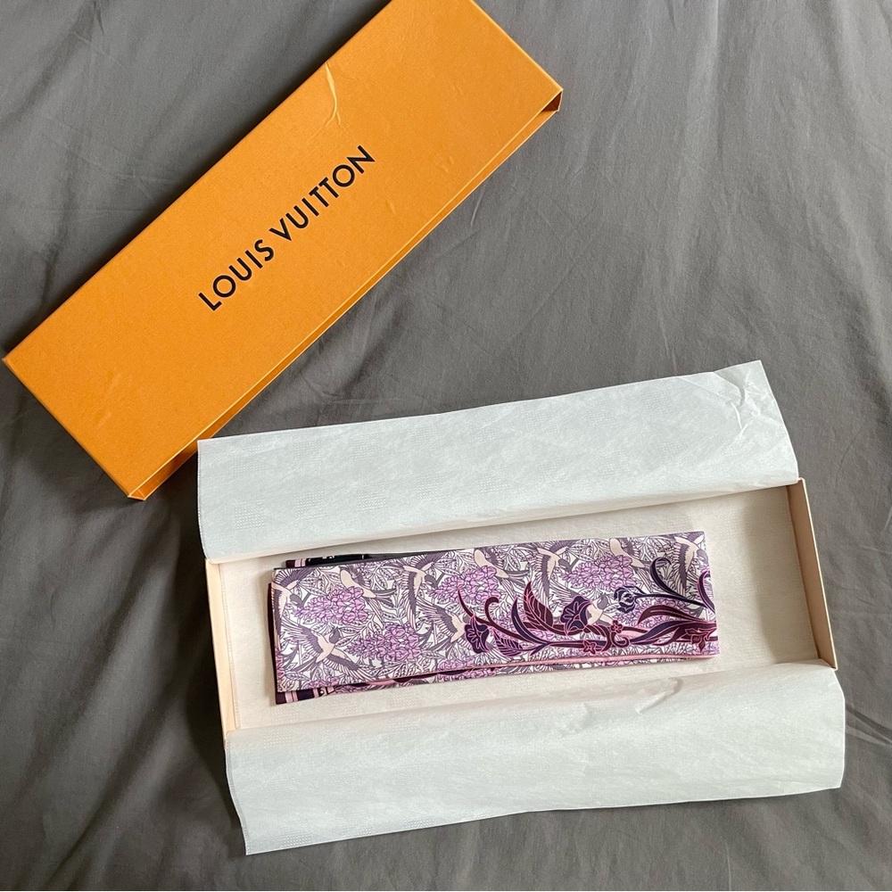 Louis Vuitton Silk Louis A Paris Bandeau Scarf in Rose - Picture 6 of 8